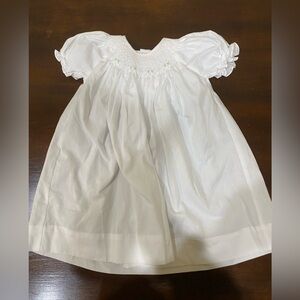Petite Ami Hahd Embroidered Girls White Smocked Dress Size 3 months